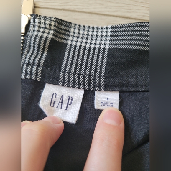 Gap Plaid Mini Skirt - Picture 3 of 3